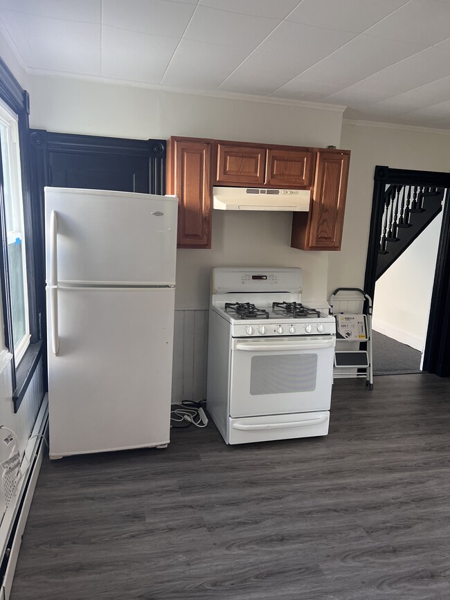 Photo - 140 Center St