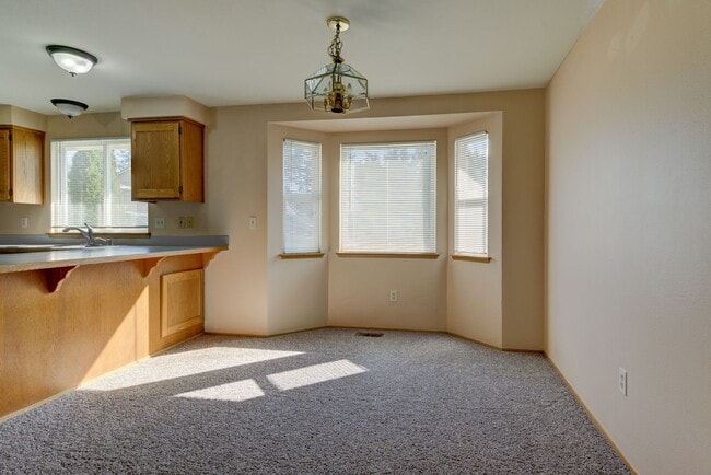 Photo - 3 Bed 2 Bath House with all new flooring!