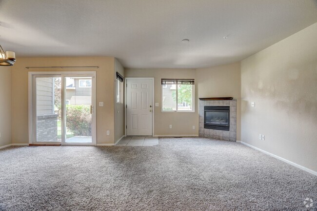 Building Photo - $1,895 - 2 bed/2.5 bath Townhome with new ... Unit O-5