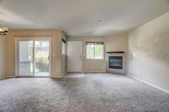 $1,895 - 2 bed/2.5 bath Townhome with new ... - $1,895 - 2 bed/2.5 bath Townhome with new ... Unit O-5