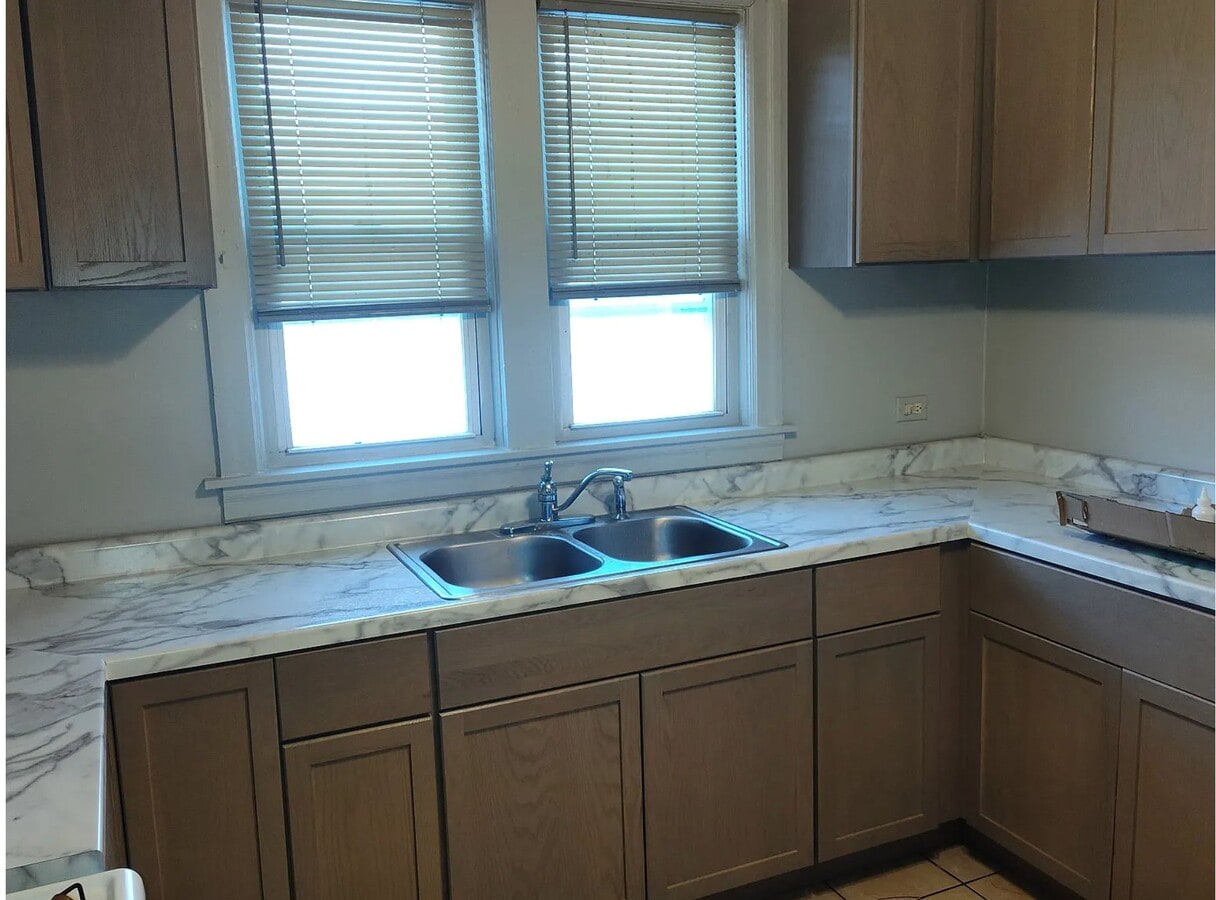 Photo - 1827 W 170th St Unit 1