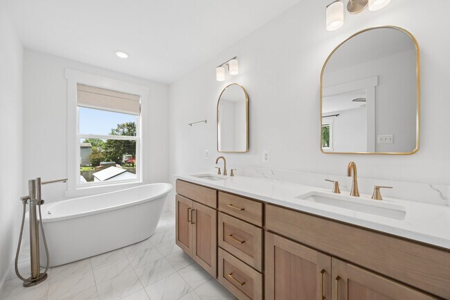 Photo - 328a Madison St