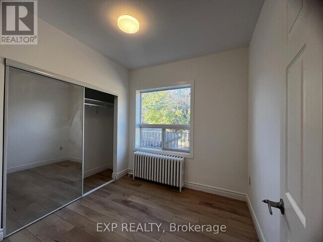 Photo - 804A St Clair Ave W