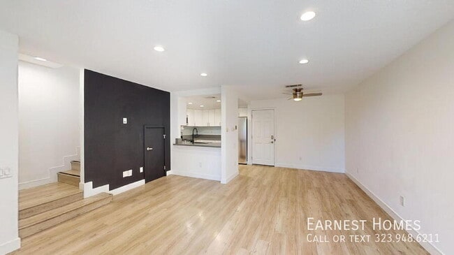 Photo - 9625 Sylmar Ave