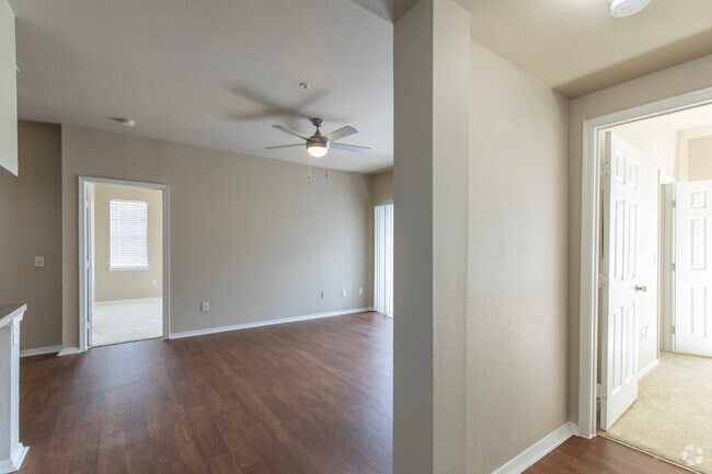 2BR, 2BA - 1062SF -7855 E Fletcher Ave Tampa, FL 33637