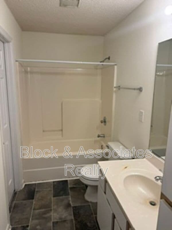 Photo - 656 Cascade Ave Unit Apt B