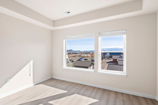 Photo - Struthers Residences