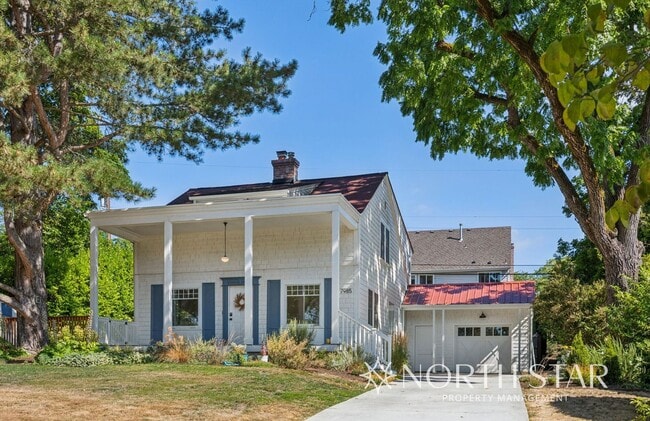 Building Photo - Charming Broadmoor Historic Farmhouse on a...