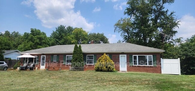 Building Photo - 277 Skyview Cir Unit 101