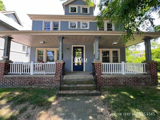 Building Photo - 1441 W 58th St Rental