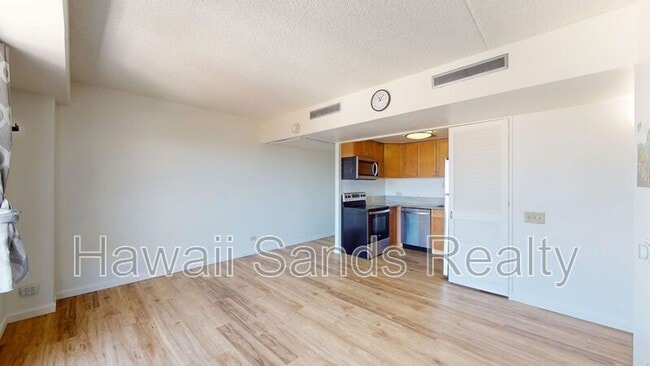 Photo - 225 Queen St