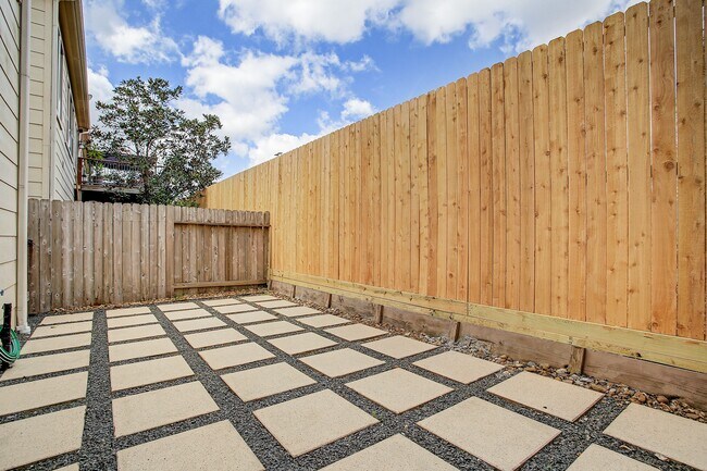 Photo - 3824 Center Plaza Dr