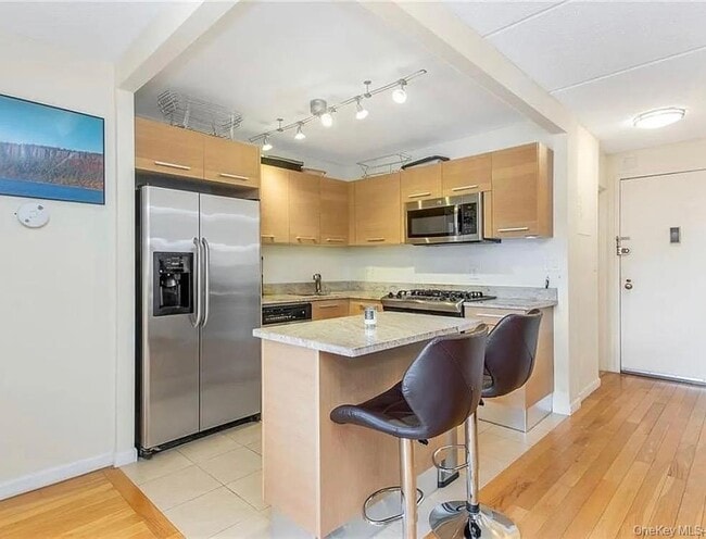Building Photo - 1155 Warburton Ave Unit 2N Rental