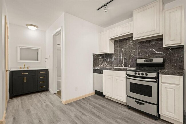 Building Photo - Fully Remodeled Studio Unit 5