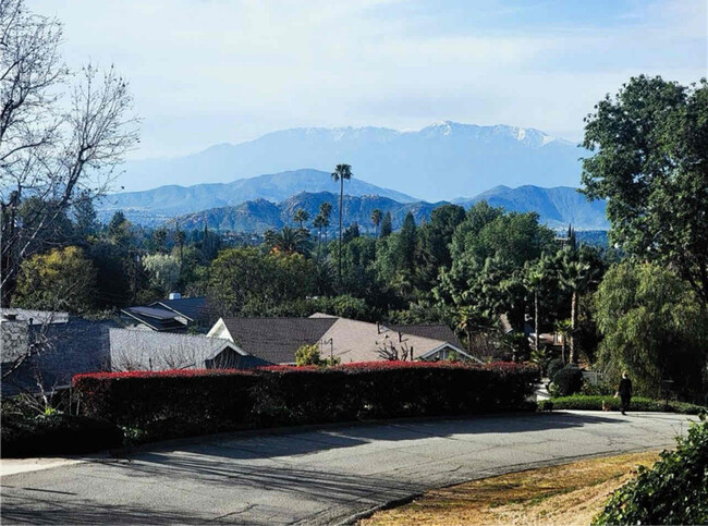 Photo - 2128 Oak Crest Dr House