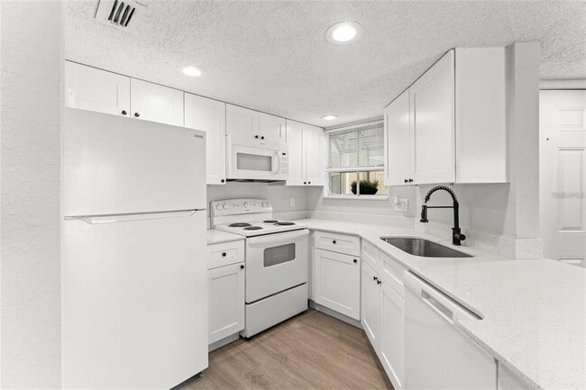 Photo - 1932 Lake Atriums Cir Unit 69
