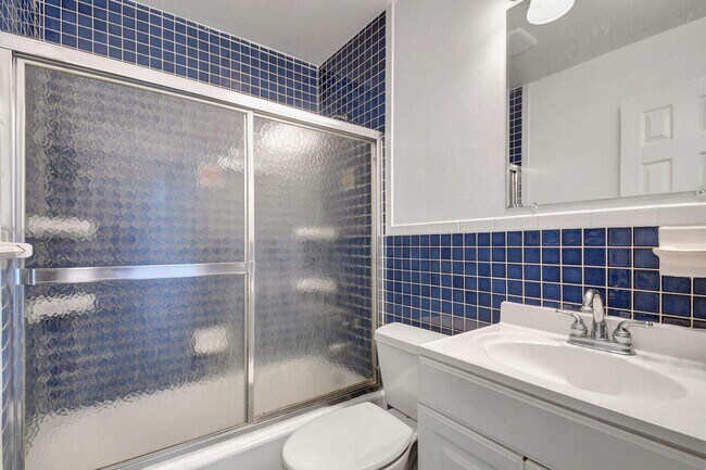 Photo - 510 Lake Shore Dr Unidad 20