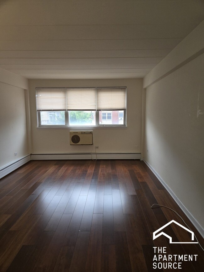 Building Photo - 6821 N Sheridan Rd Unit 303
