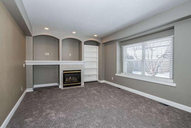 Photo - 1321 S Lansing Ct