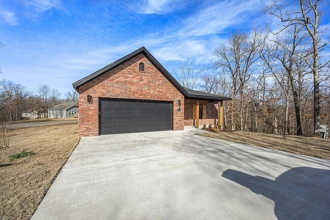 1 Whitmore Ln