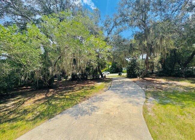 104 Hartwood St