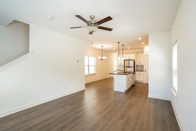 Photo - 308 B Lake St