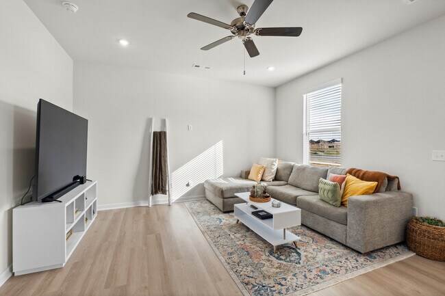 Photo - 257 S Harrogate Ln