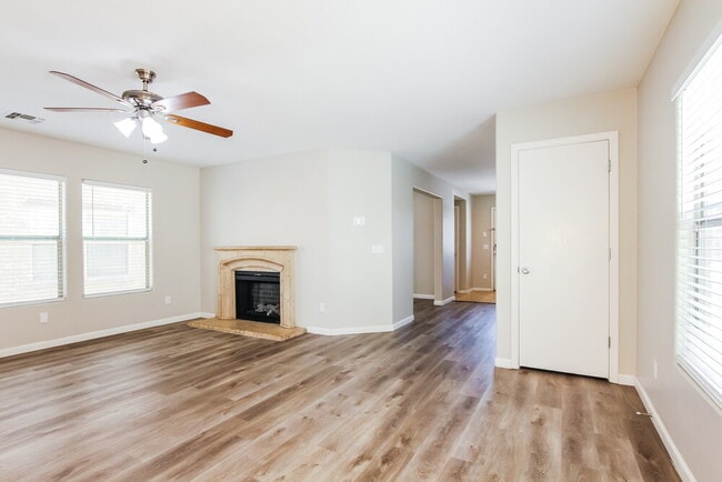 Photo - 10916 W Elm St