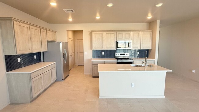 Photo - Light and airy 3-bed, 3-bath townhome in one of the area’s most highly desired Red Hawk area.