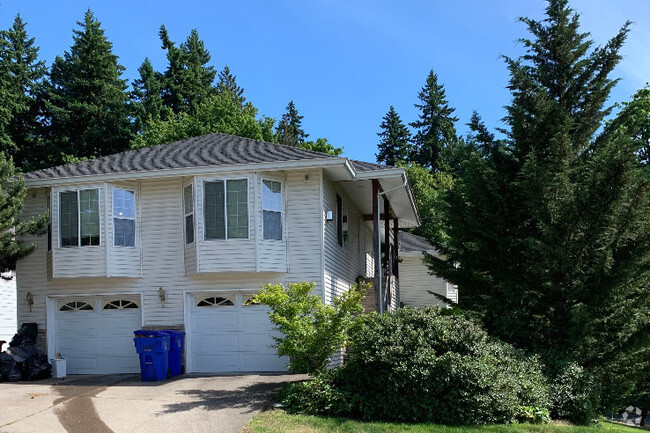 Garage on the left included with rent - 7830 SE 98th Ave Rental