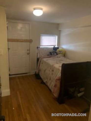 Photo - 32 Edgerly Rd Unit B