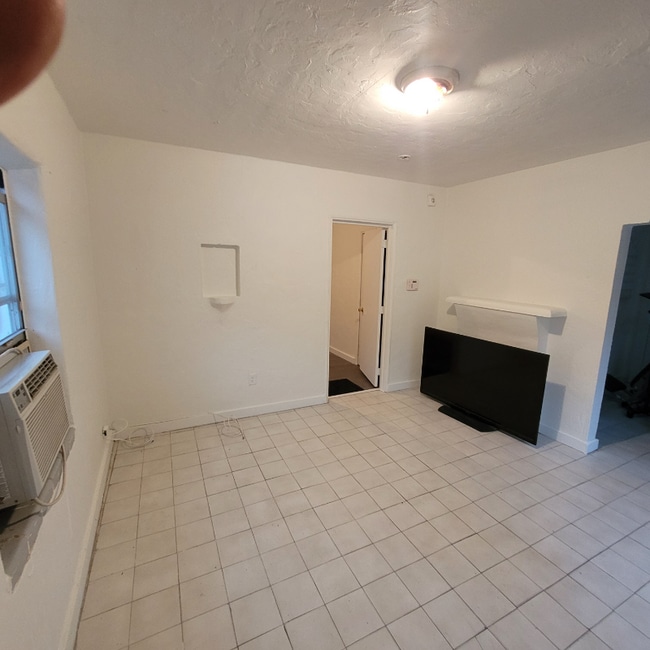 Photo - 1068 NW 31st St