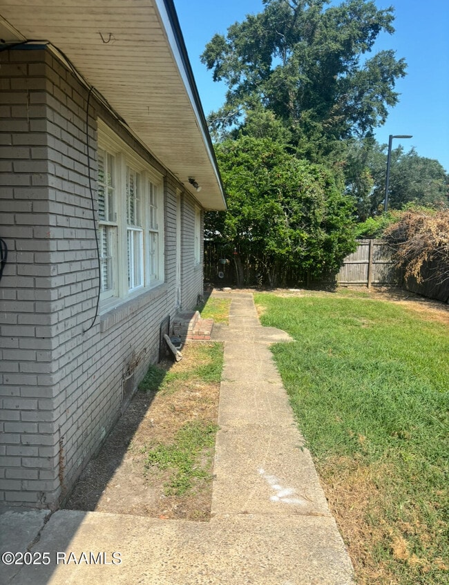 Photo - 121 Oak Crest Dr