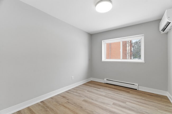 Photo - 20 Weichel St