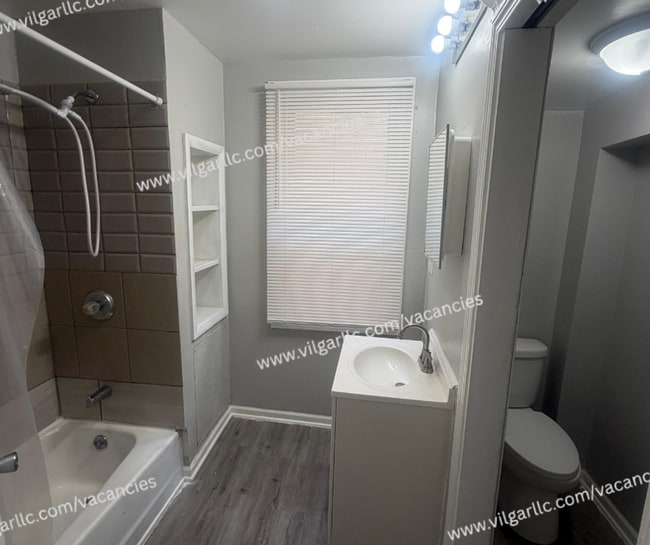 Photo - 4842 Northcote Ave Unit 1F