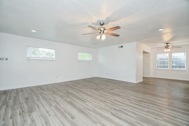 Photo - 3914 Childress St