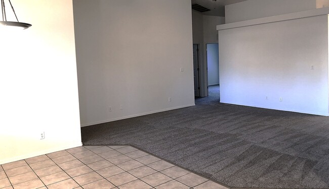 Photo - 3+2 Stylish and comfortable place to call home!