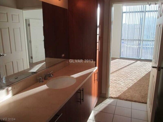 Photo - 200 W Sahara Ave Unidad 902