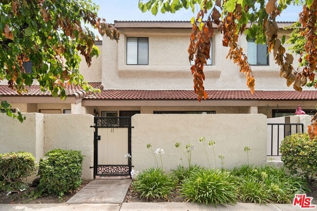 Building Photo - 6021 Lindley Ave Rental