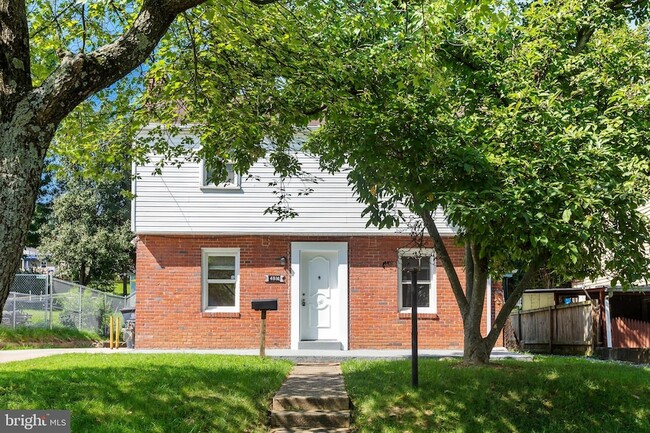 Photo - 4816 Woodlawn Dr