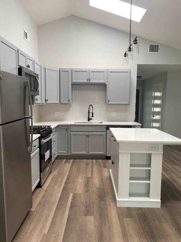 Photo - 1006 W Leland Ave