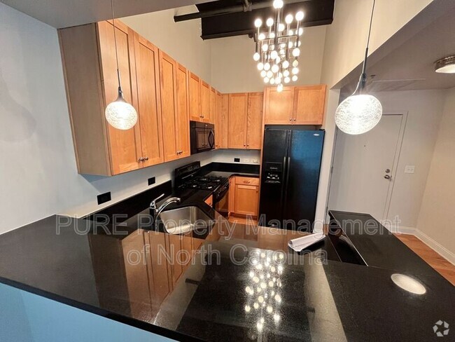 Building Photo - 3920 Sharon Rd Unit 201 Rental