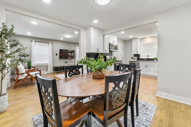 Photo - 425 S Ellis St Unit ID1237863P
