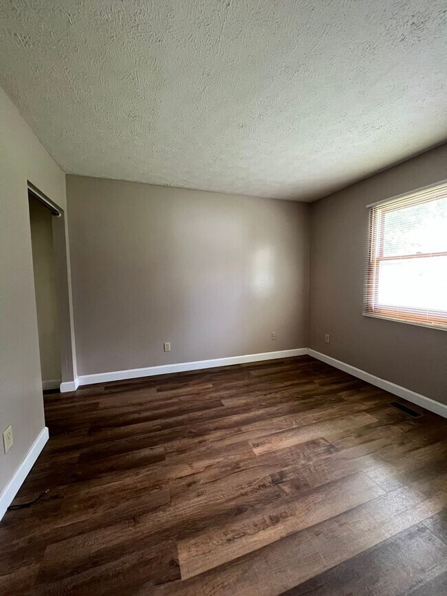 Photo - 2219 E 7th St Apartamento Unidad 3 Bed