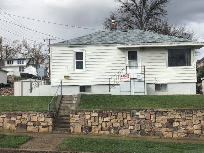 Building Photo - 123 9th St