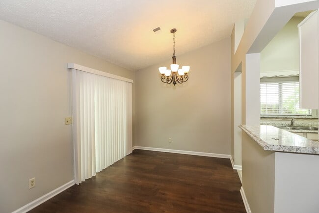 Photo - 5009 River Rock Way