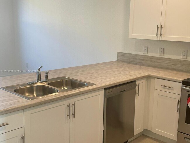 Photo - 805 NE 211th St