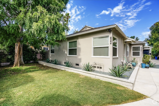 Building Photo - 4246 Tujunga Ave Unit 4244 Rental