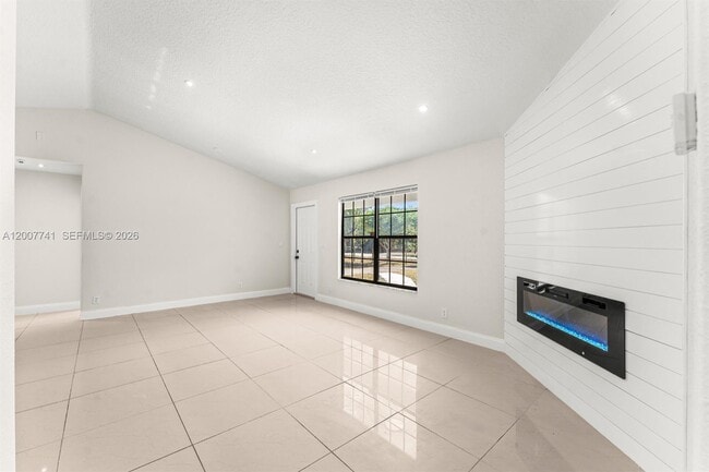 Photo - 18055 Sycamore Dr W