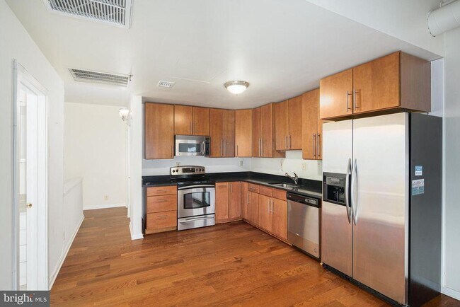 Photo - 3 N Christopher Columbus Blvd